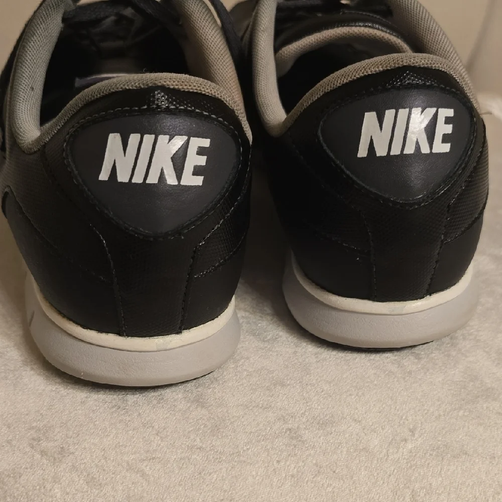 Nike Black and White Classic Sneakers Men Size 10